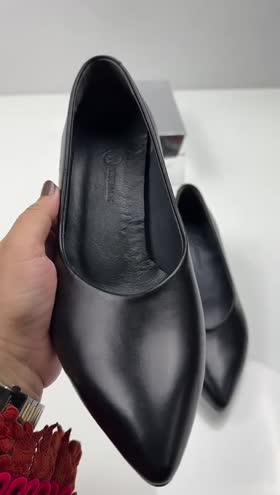 Rs 7500 UAE imported shoes ~ shoe size =37